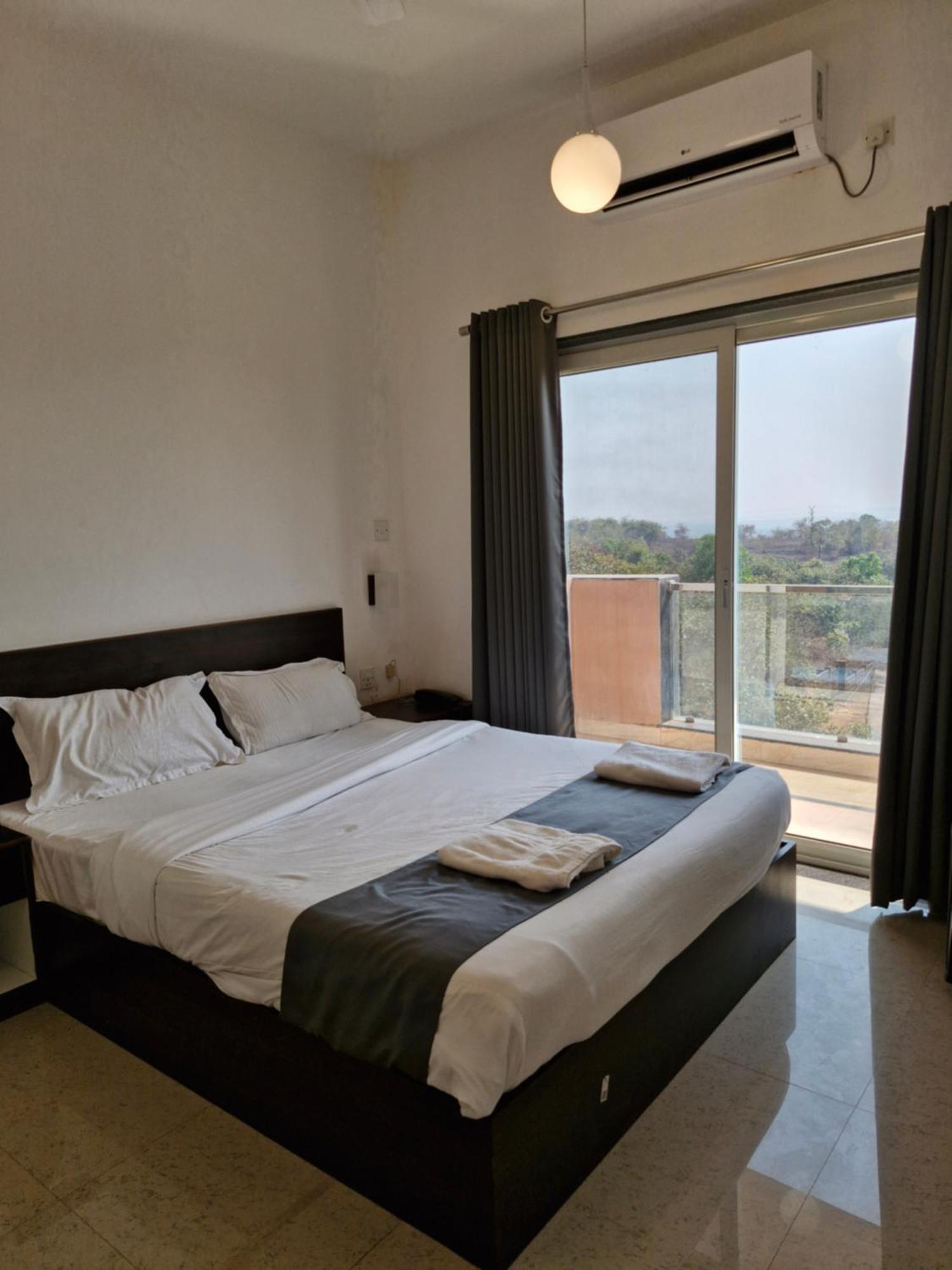 Hotel Rsa Residency Pernem エクステリア 写真